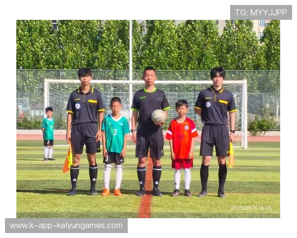 世界级裁判被曝偏袒：足球场上的阴影与争议