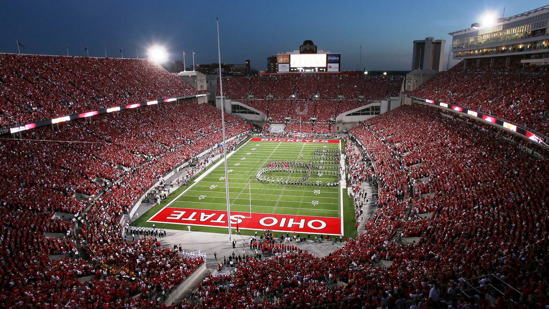 全红婵笑看镜头状态不错，全红婵全